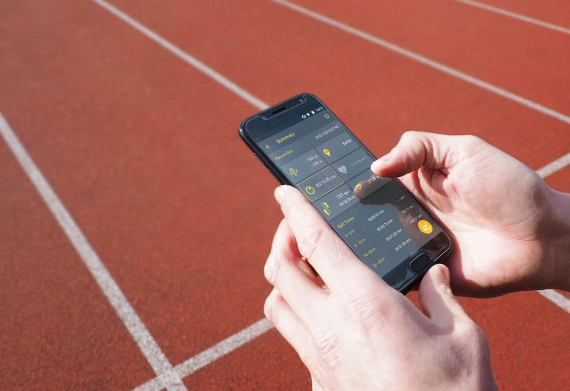 Athlete & Smartphone 1