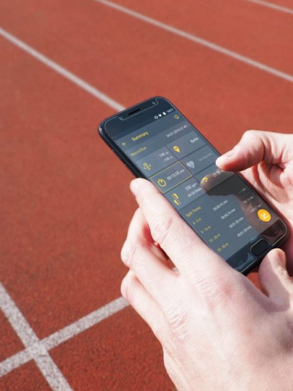 Athlete-Smartphone-2-870×652 Athlete-Smartphone-2-870x652